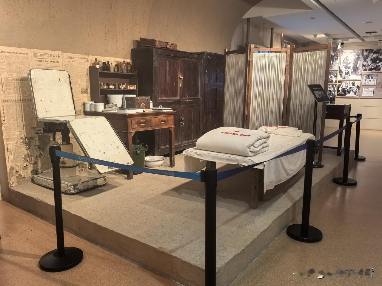 我在守望历史
年末岁初，我在守持历史的过往。为了检查物品标签是否脱落，清点数量，