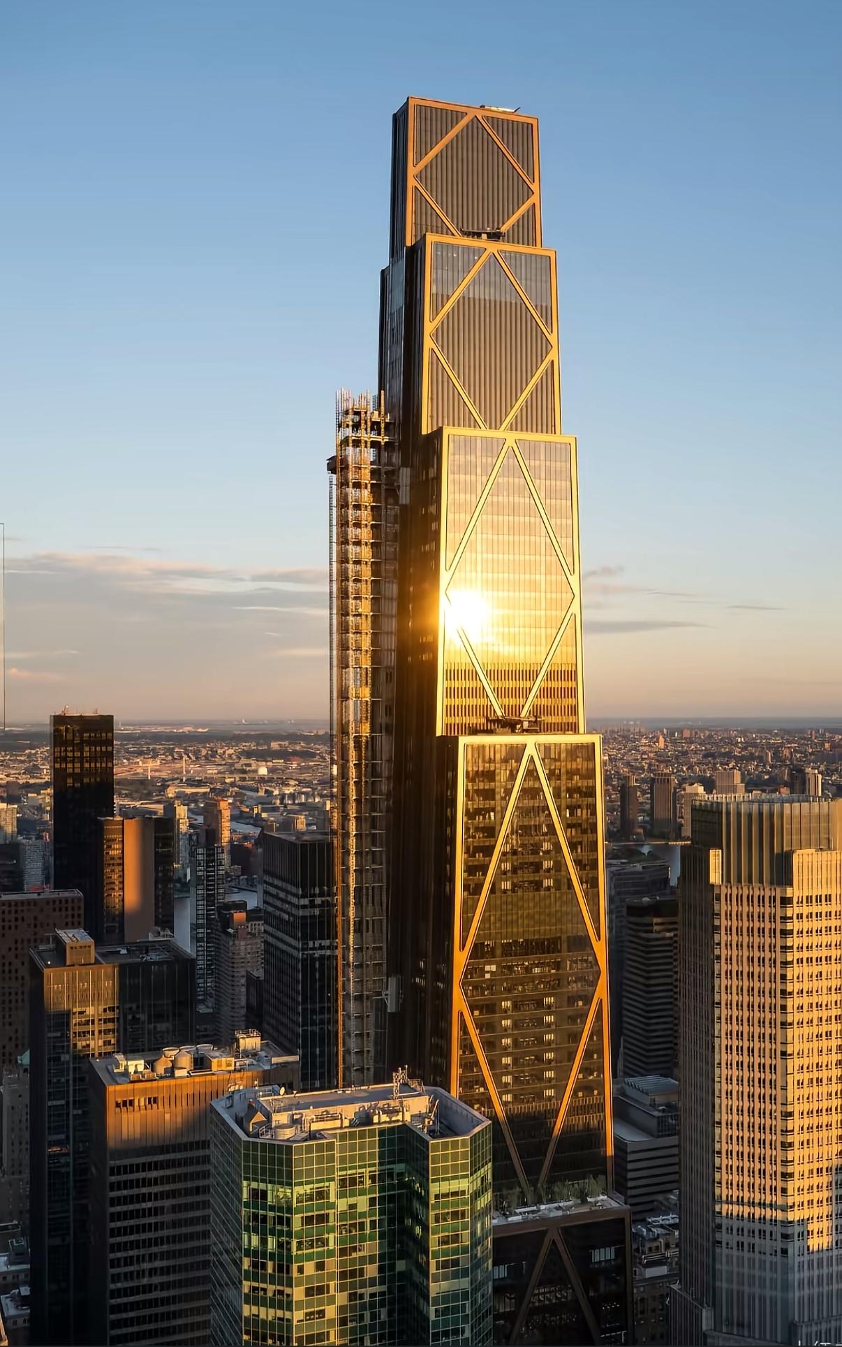 按市值算是摩根大通，按储蓄存款算是工商银行。
市值方面摩根大通出奇的高，最新的市