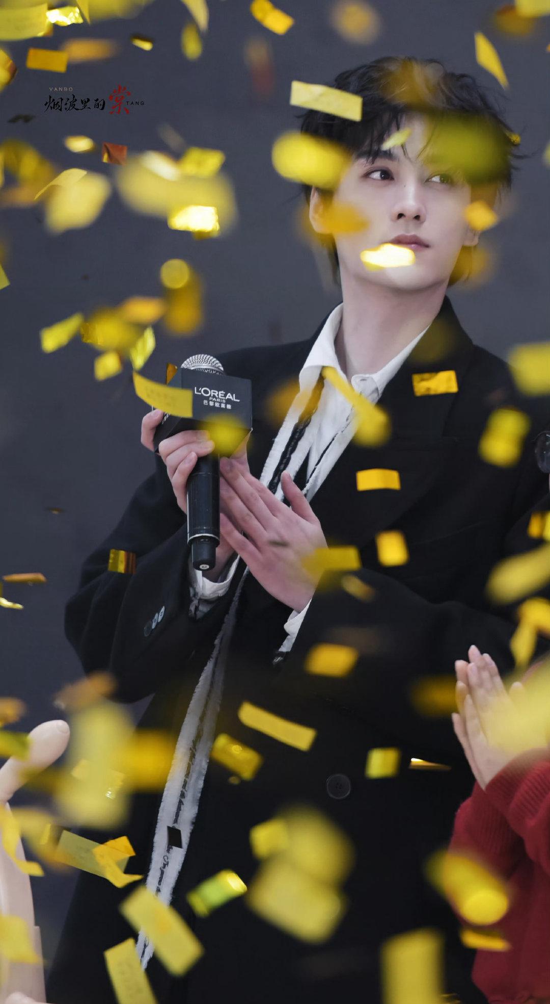 以金色雨为情感切入点，结合巴黎欧莱雅与田栩宁的破格合作背景，串联“新程”“闪耀”