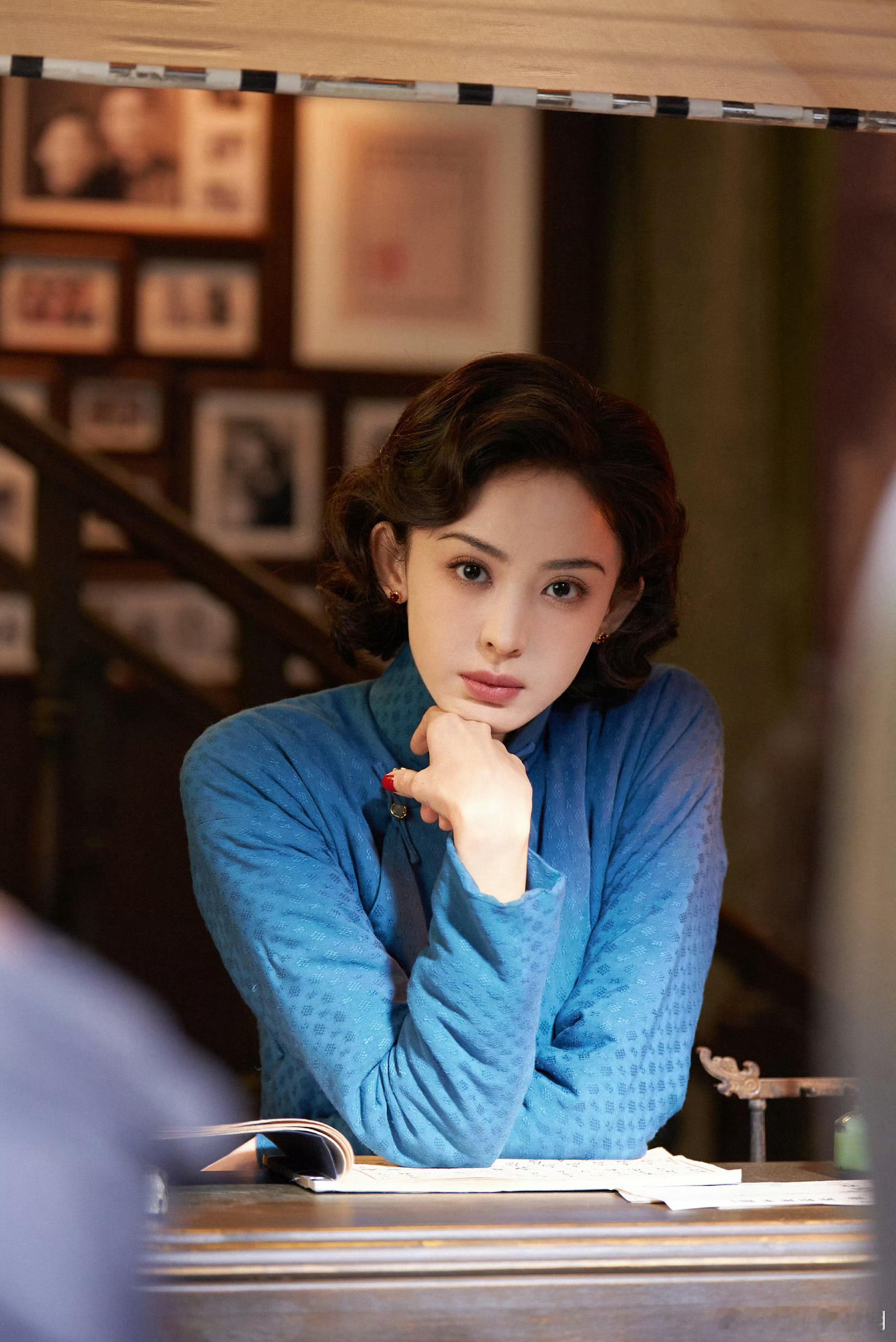 娜扎演技 进步 赵宝刚导演都认可娜扎的表演，哭戏感染力十足，角色层次丰富，在谍战