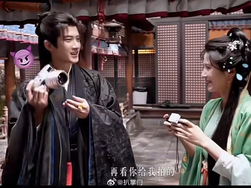 檀健次卢昱晓何不同舟渡卷王剧组檀健次卢昱晓片场互拍 哈哈哈哈哈檀健次和卢昱晓在电