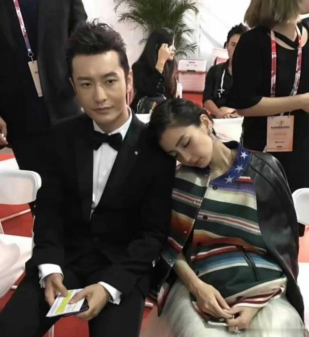 以前也没见有多爱啊！Baby 大肚子也没有手扶一下，爱不爱一个人看细节，Baby