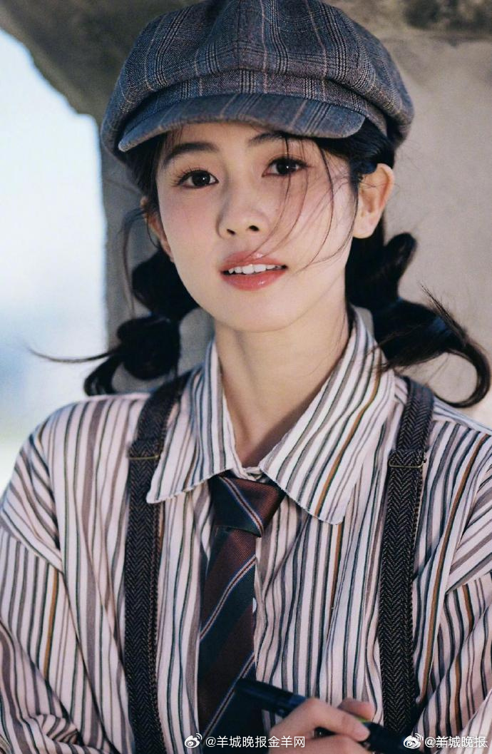 【女星报童帽造型大赏，谁的造型最戳你？】一顶报童帽，撑起复古英伦的浪漫，酷飒又甜