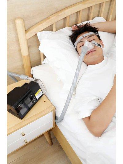 呼吸机是真的管用。
不仅解决打呼噜，血压都降下来了。
之前睡不好觉，夜间不停地憋