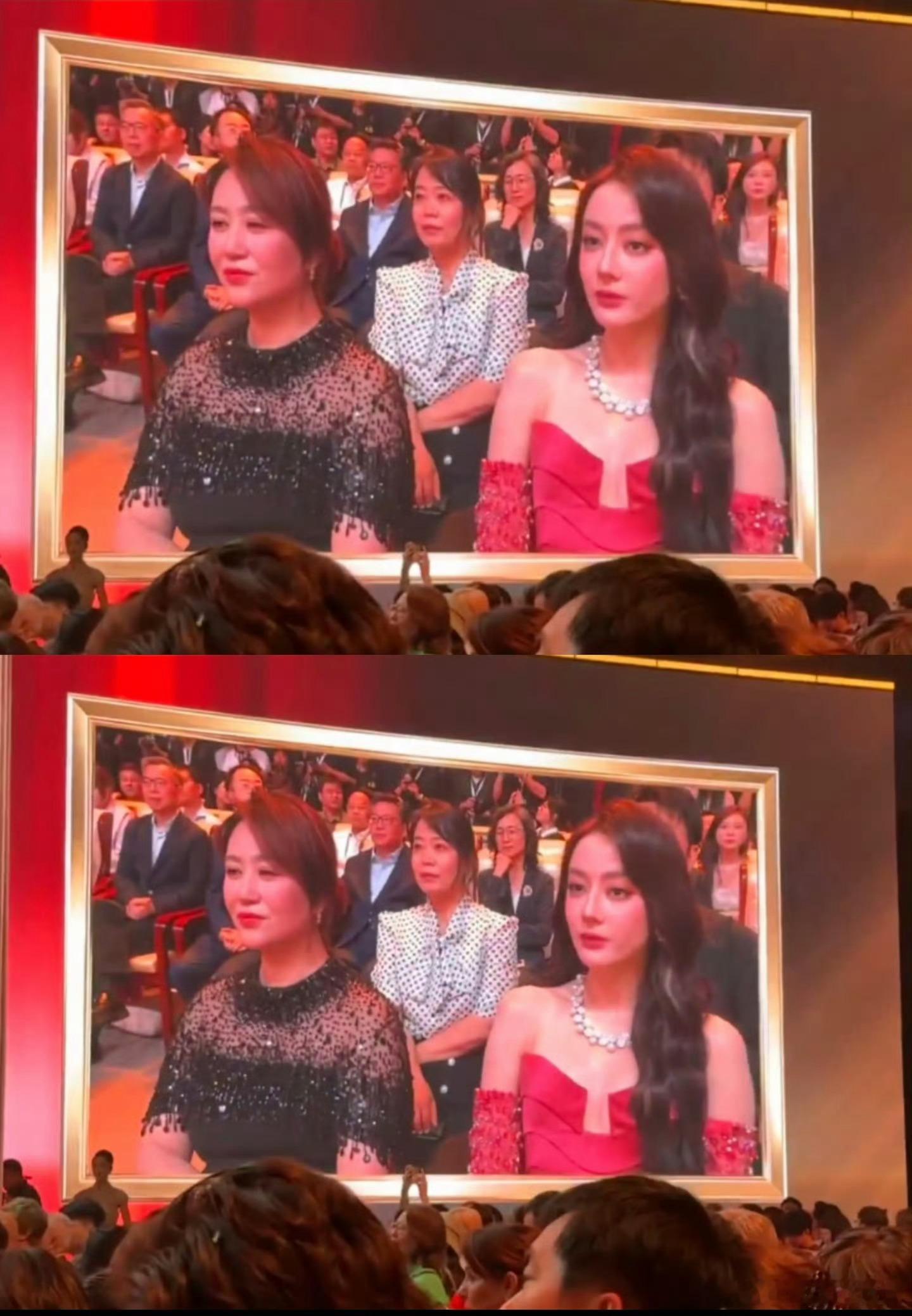 迪丽热巴和马丽坐一起 看起来年纪差不多