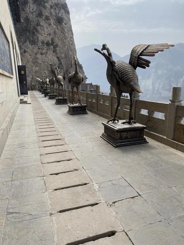 👀绵山辞——介子推致屈原🤔

介子推与屈原 

屈大夫，你抱的那块石头
比我