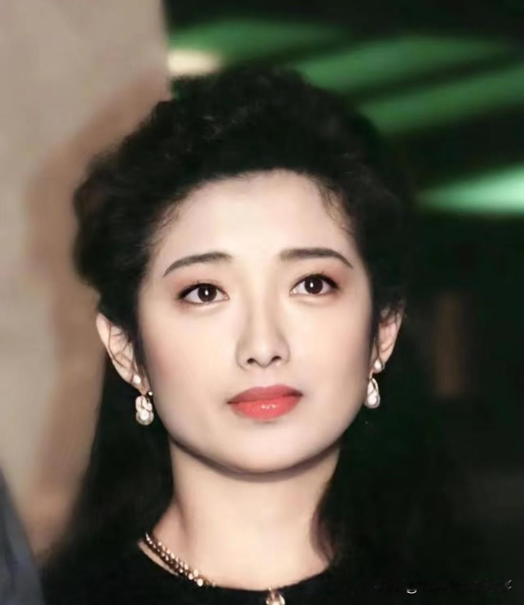 七零后朋友说，她的青春里，从来都少不了山口百惠的《谢谢你》！当年追《血疑》时哭得