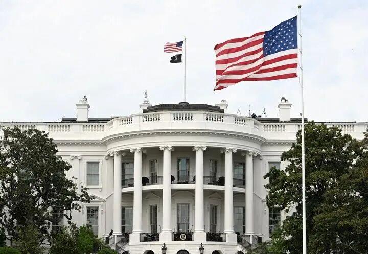 突发！特朗普的重拳挥向邻国加拿大！打不赢伊朗就拿小弟开刀？

新华社消息，美国白