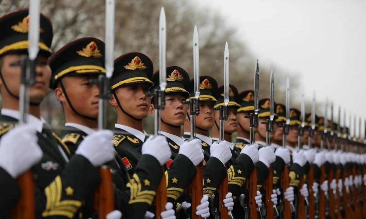 特朗普又来中国了，他曾经多次赞美我们的仪仗队表演非常精彩，队列整齐威武，以最高级