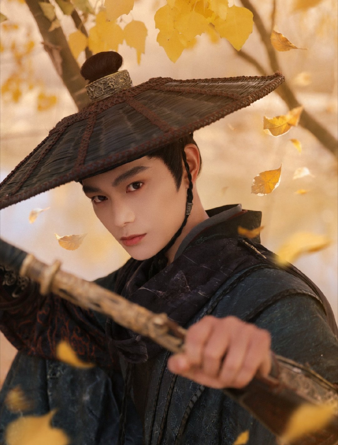 什么？你说《花开锦绣》里“颈僵式演技”被嘲，其实那是角色设计；但回到生活里，真脖
