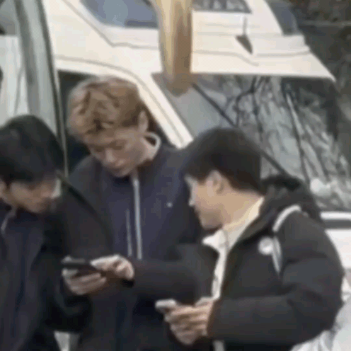 好喜欢歪头那一下，以及这个侧脸真的好喜欢，此时此刻我是cby 