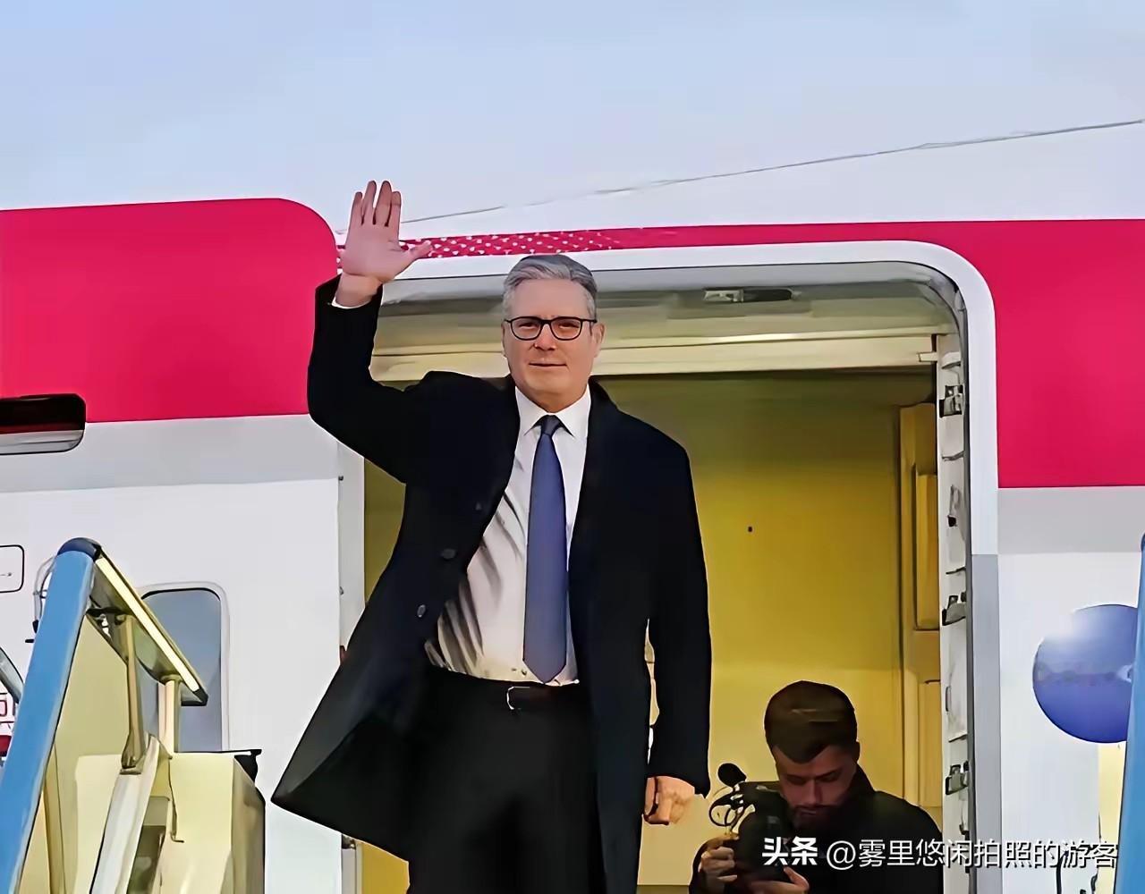 英国首相斯塔默 “投喂” 给了世界三句话！第一句：中国不是 “正在崛起”，是 “