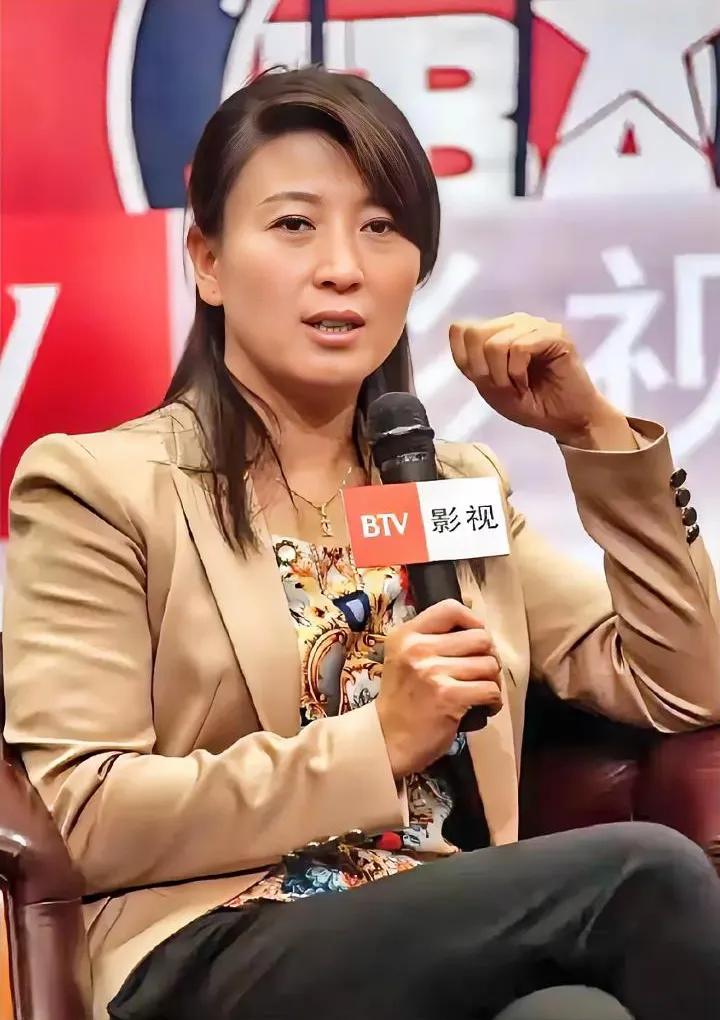 月入3000的我看闫学晶演农民？原来我才是那个真农民！
 
月入3000，每天挤