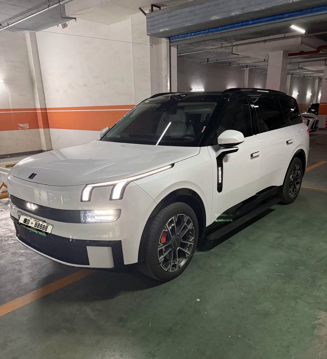 领克900和极氪9x，这俩车大家有啥想法吗？吉利下面两个感觉很像，但是定位属性又