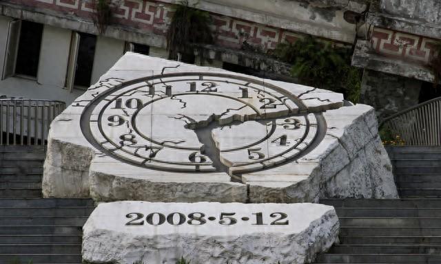 泪目！成都，当年汶川地震废墟中被困80小时、喊着要喝冰冻可乐的少年薛枭，正式被可