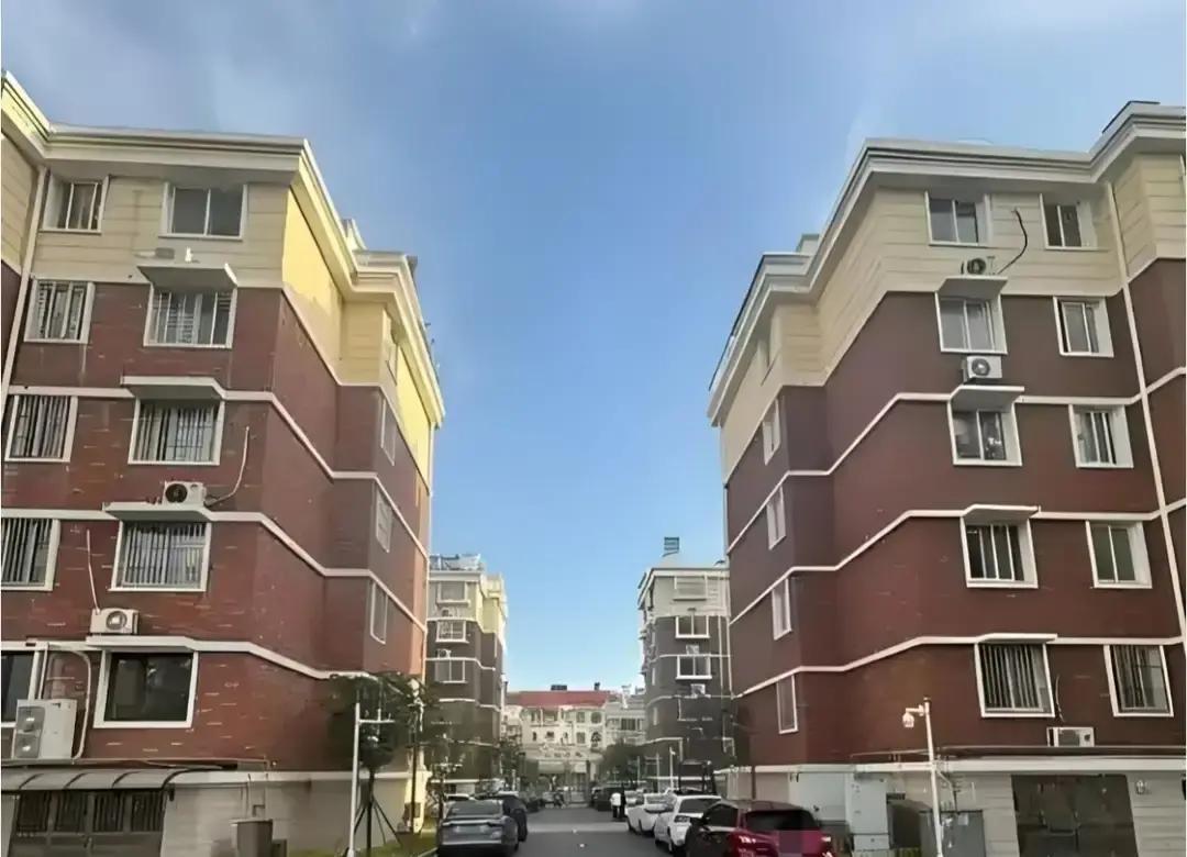 我房子挂158万，一个月前有人出价133万被我嫌少没接受。昨天发现楼下同户型以1