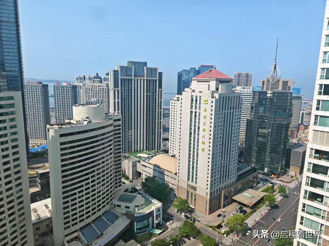 异乡端午记

人在大连，第一次于旅途过端午。满城粽香浮动，海滨城市的风拂过面颊，