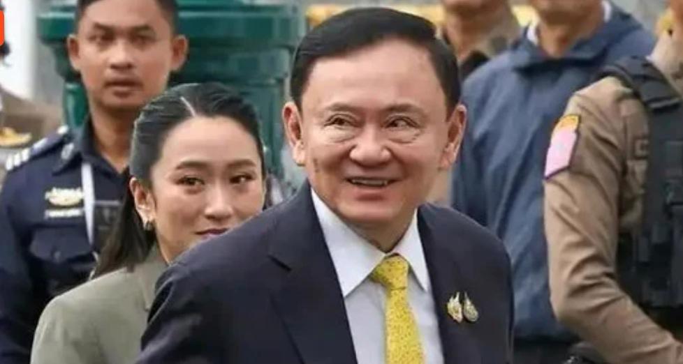 🚨突发！76岁泰国前总理他信终于“彻底自由”，摘电子脚镣获国王特赦

泰国政坛