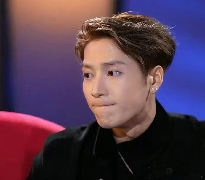 又将会有一波朋友来跟我说这两天王嘉尔的热搜。。 