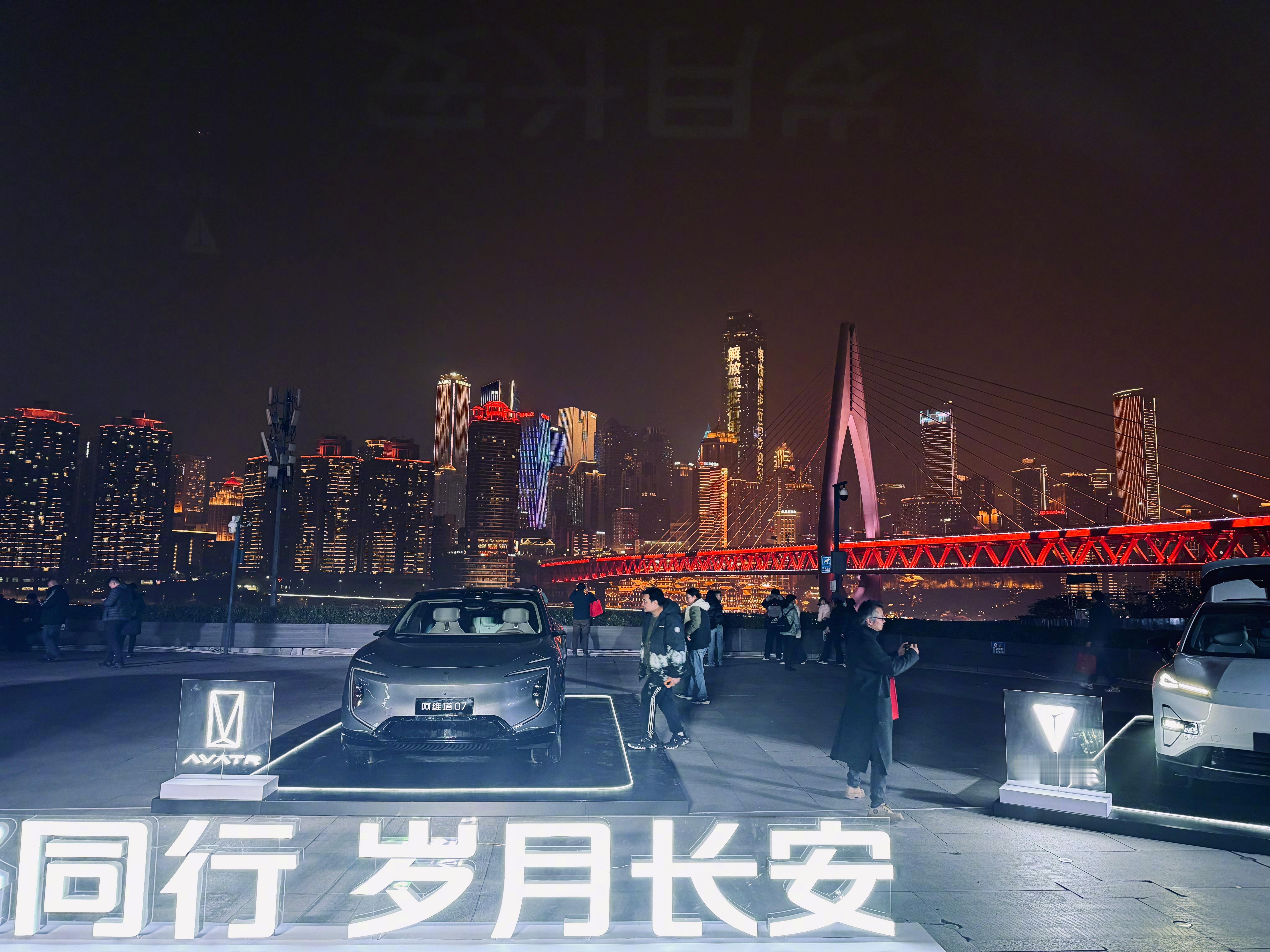 忙完工作跟同事去吃个火锅，这大冬天吃火锅可太有感觉啦！  