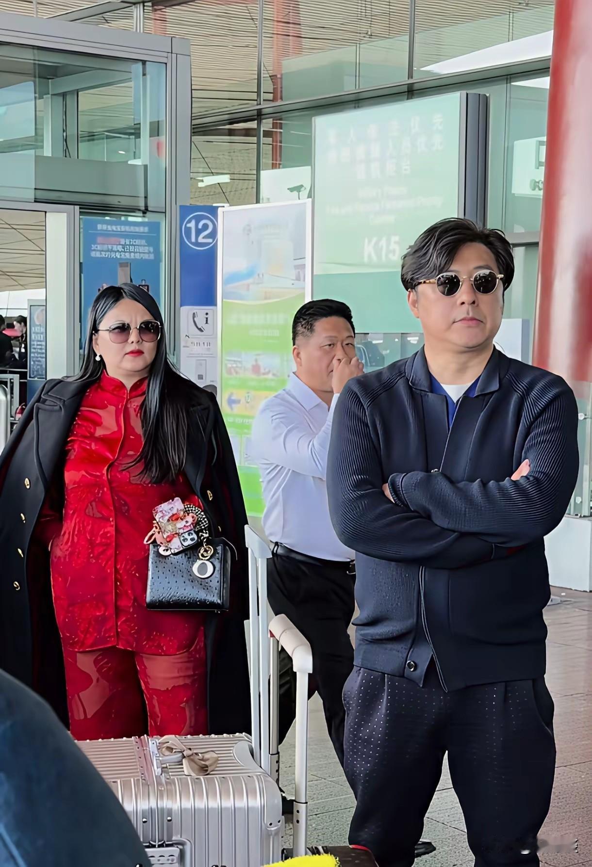 李湘年轻的时候真的是苗条淑女，君子好逑，但是到了中年之后，身材不受控制了，同时说