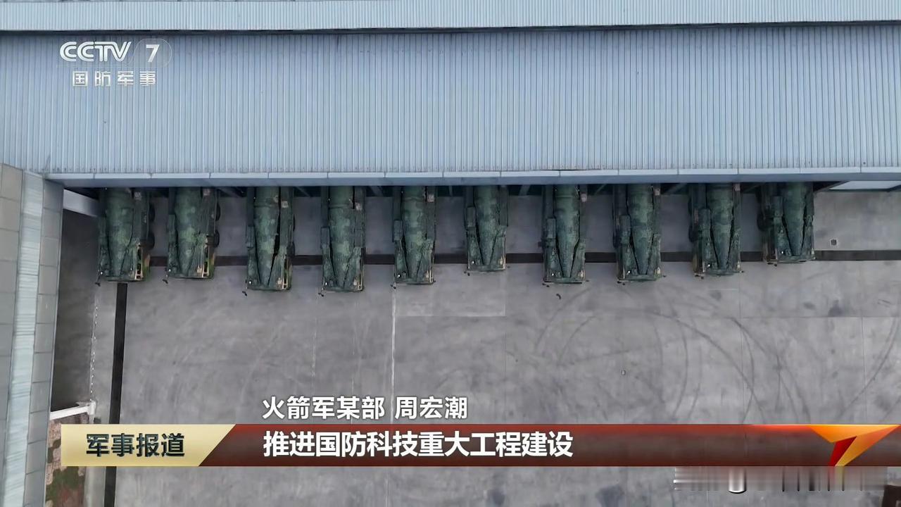 看到咱们不够先进，可以一下子就随便拉出来10辆的东风-26大原木，很好奇我们现在