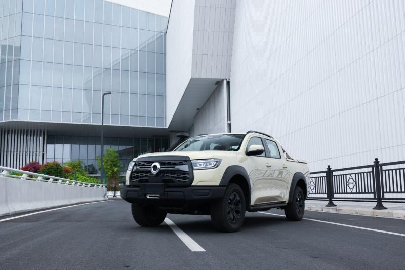 2025 广州车展上，2026 款长城炮焕新上市，乘用、商用、越野三线并进，引领