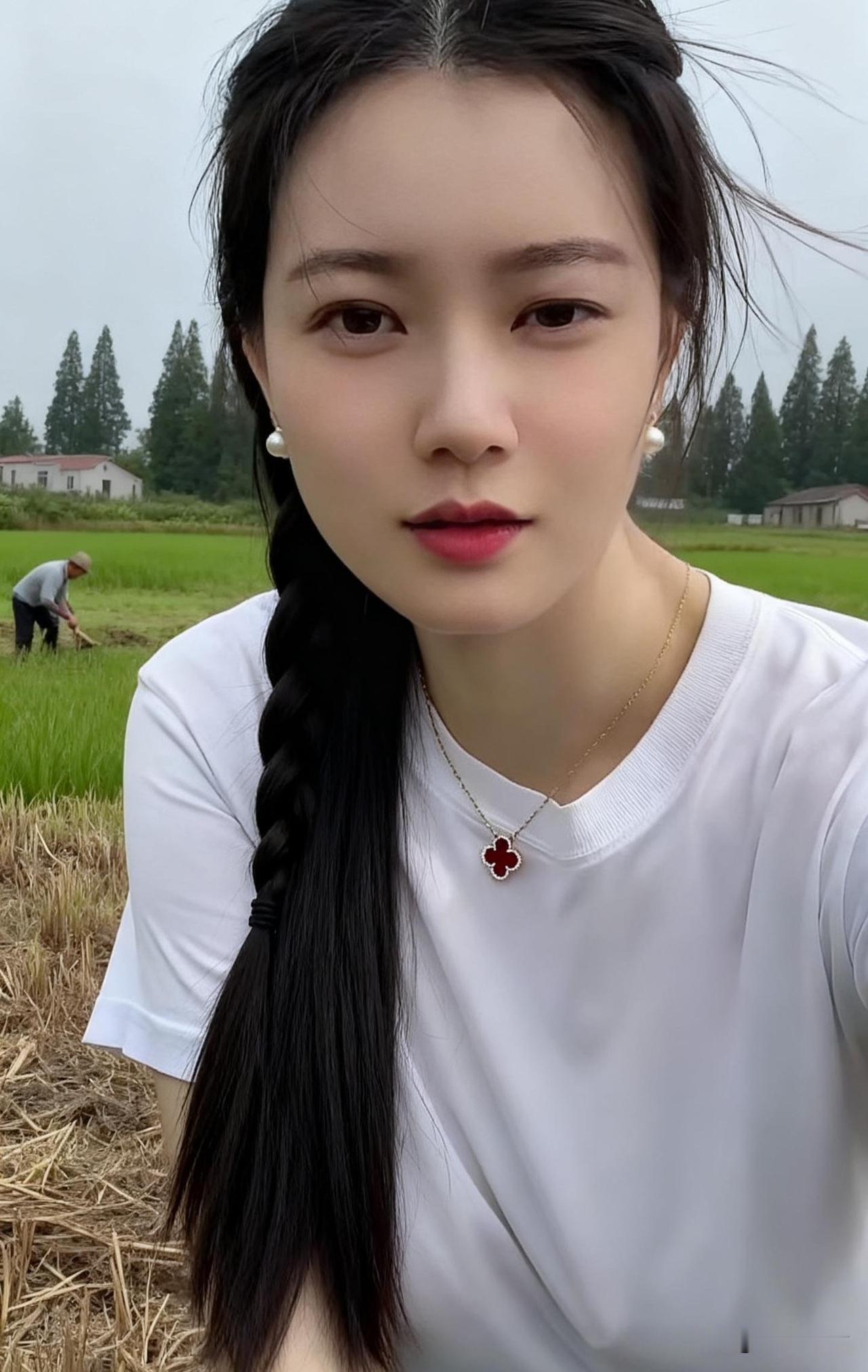 田间自拍，清新自然，与世无争的美好时光。