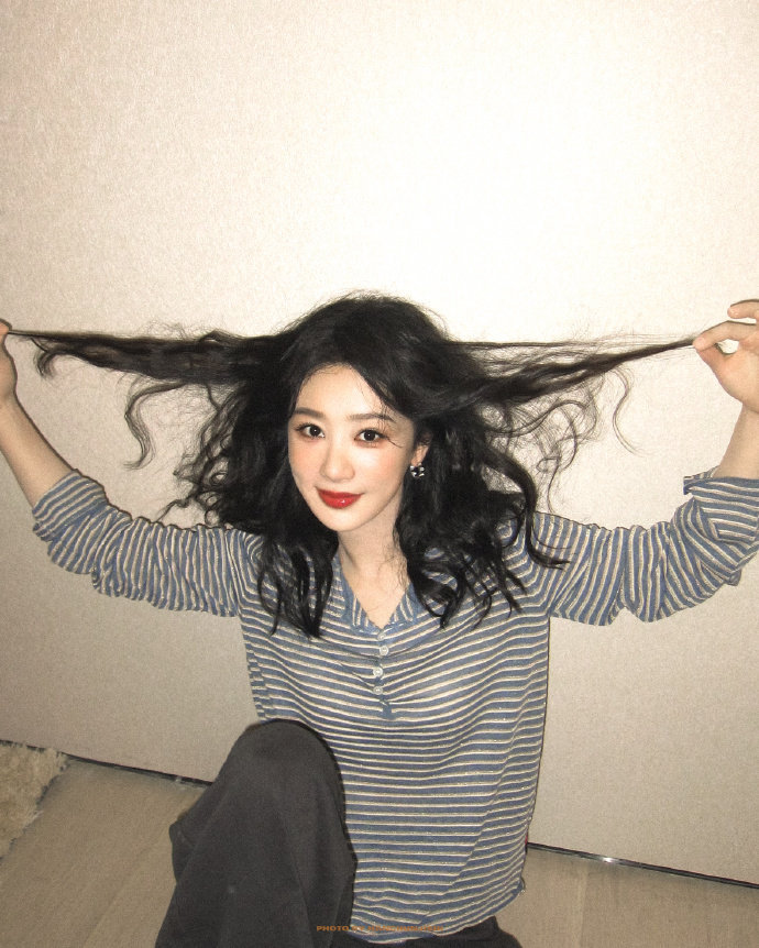 杨紫玉兰花开君再来 💜杨紫董竹君  世界这么大，而我真正想落脚的地方，是你的身