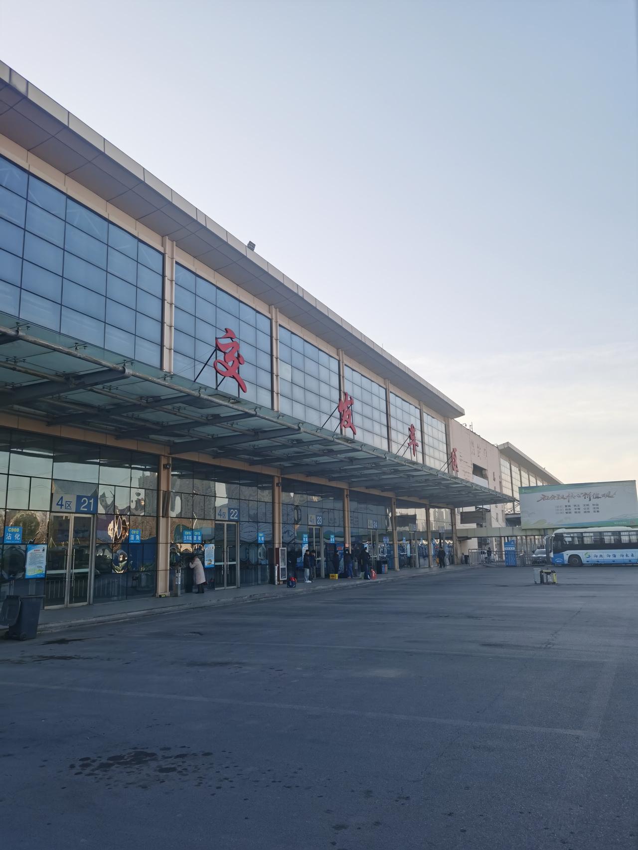 忙碌了一年的滨州汽车总站终于迎来了轻松的一天！
今天是春节假期的第二天，早晨八点