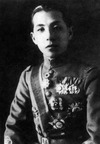 纪念张学良逝世25周年。
毛泽东与张学良的交往，是中国近现代史上一段影响深远的重