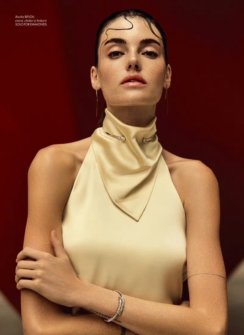 模特Celine Bethmann罗马尼亚版《ELLE》2026年1月刊“Alt