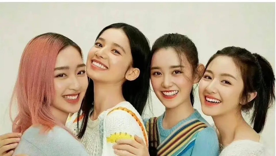 邓恩熙脑袋大的让人心生怜爱 ​​​