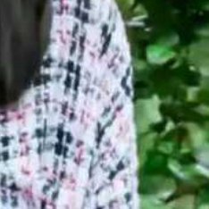 angelababy angelababy 人群自动退成布景，像被风吹散的铅笔画
