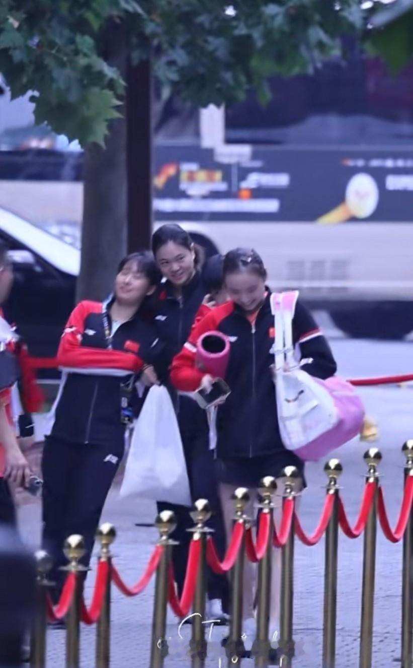 今晚首钢园，孙颖莎和王曼昱真刀真枪干一场。
九次交手，莎莎赢六场，但上回澳门，曼