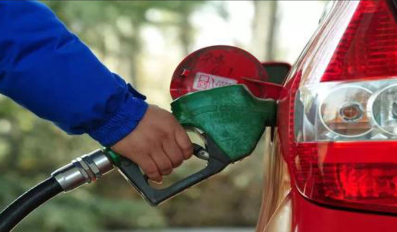 我后悔了！花30万买电车，修理厂师傅一句话让我想砸车

同事最近说了句话，我整个