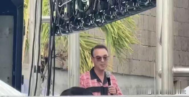 [兔子]卡耶塔诺太有担当了！

30日，菲参议员卡耶塔诺现身基督教会在马尼拉ED