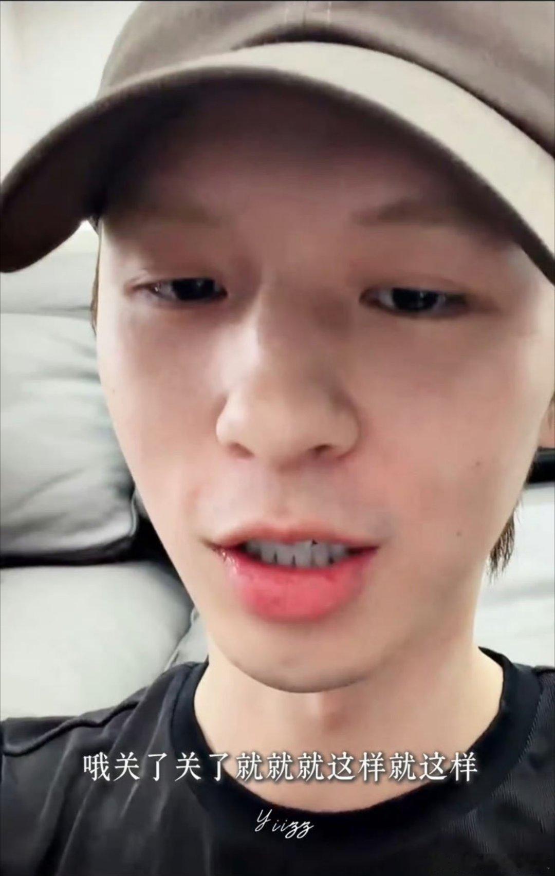 何浩楠偏要自己直播何浩楠在闲谈中和粉丝探讨发色规划，大方分享内心想法，褪去偶像滤