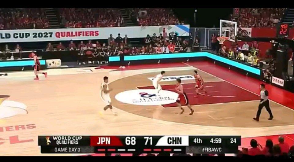 中国男篮 2月26日讯 男篮世预赛继续进行，中国男篮客场对阵日本男篮。末节中段，