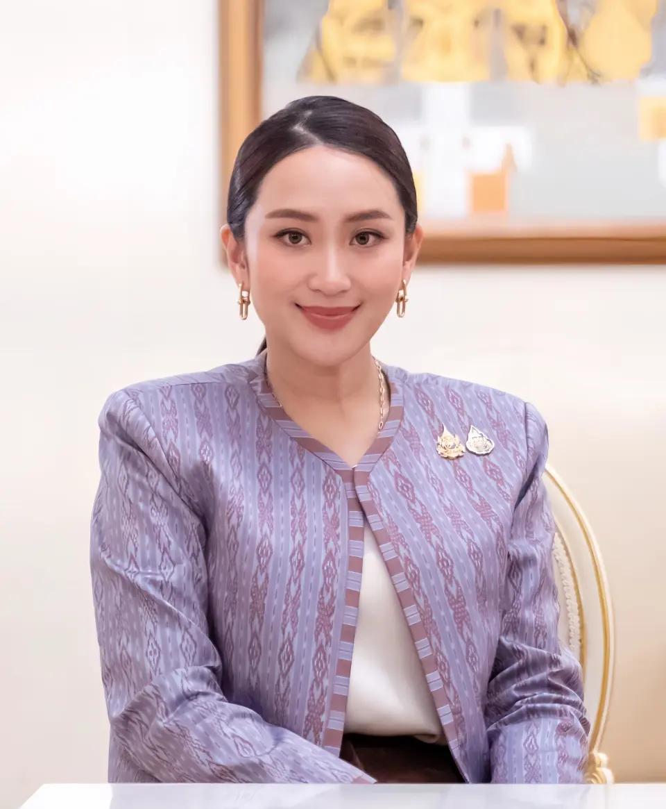 泰国态度很硬！！！
不管是美国还是中国。
但有一条底线不能动：

泰国的安全与主