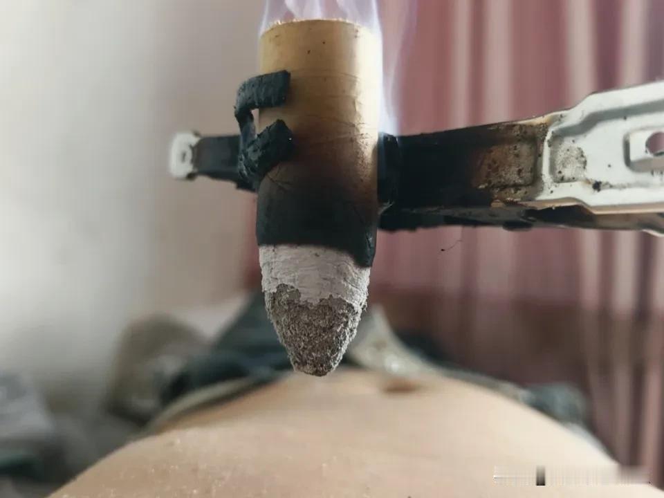 什么样的艾条是真艾条呢?艾条的真假辨别，众多互联网博主都在分享
有的为了博流量，