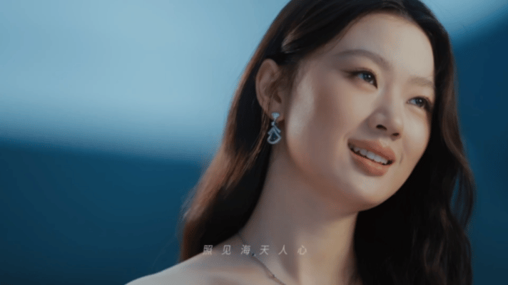 单依纯国泰民安的大气美依纯真的太美了[哈哈]什么风格都驾驭的来这是，大气优雅[g