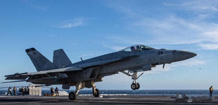 美军航母“杜鲁门”号事故频发
3架战机坠毁未找回
美国海军近日公布了“杜鲁门”号