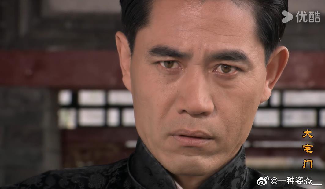 重温大宅门，突然发现老七并不是愚孝。他顺着他妈当众给杨九红难堪，就像后期他顺着香