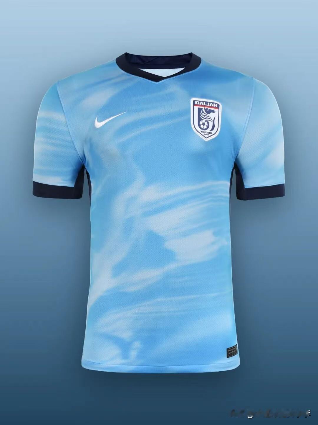 大连英博新赛季主场球衣来啦！
2025赛季大连英博队是中超一年级新生，球衣没有设