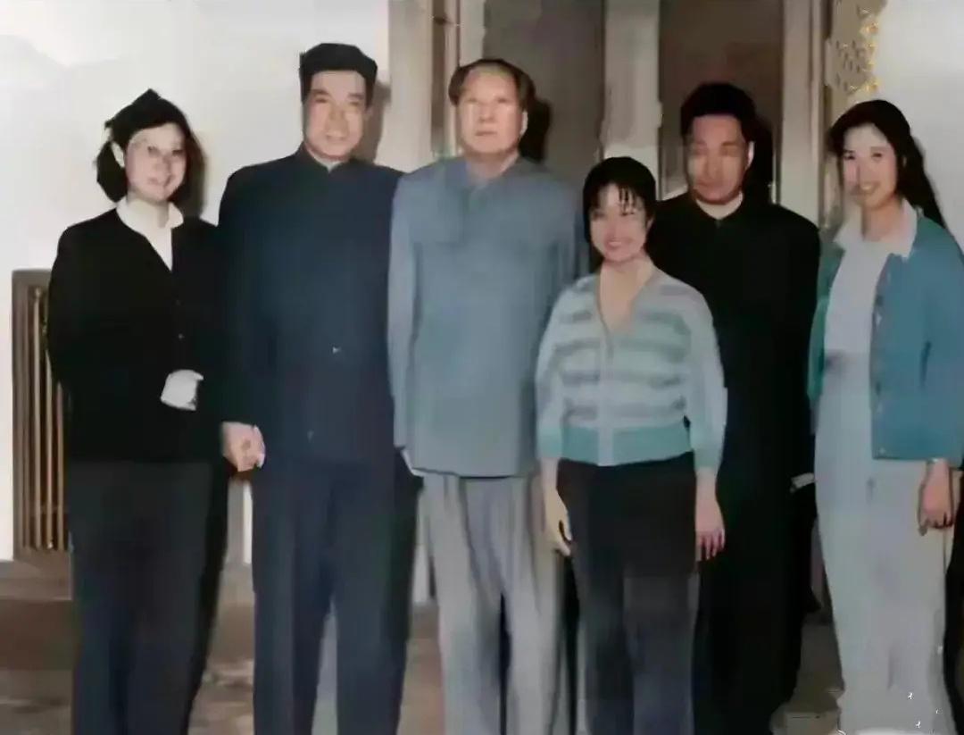 1971年，刘思齐蒙冤入狱，写信给毛主席求助，主席立即批示：娃娃无罪。

刘思齐