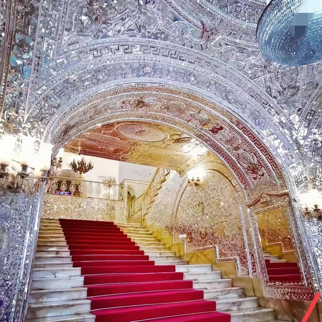 伊朗的“圆明园”一一玫瑰宫被炸了个稀巴烂！
​​伊朗德黑兰的古列斯坦宫又称玫瑰宫