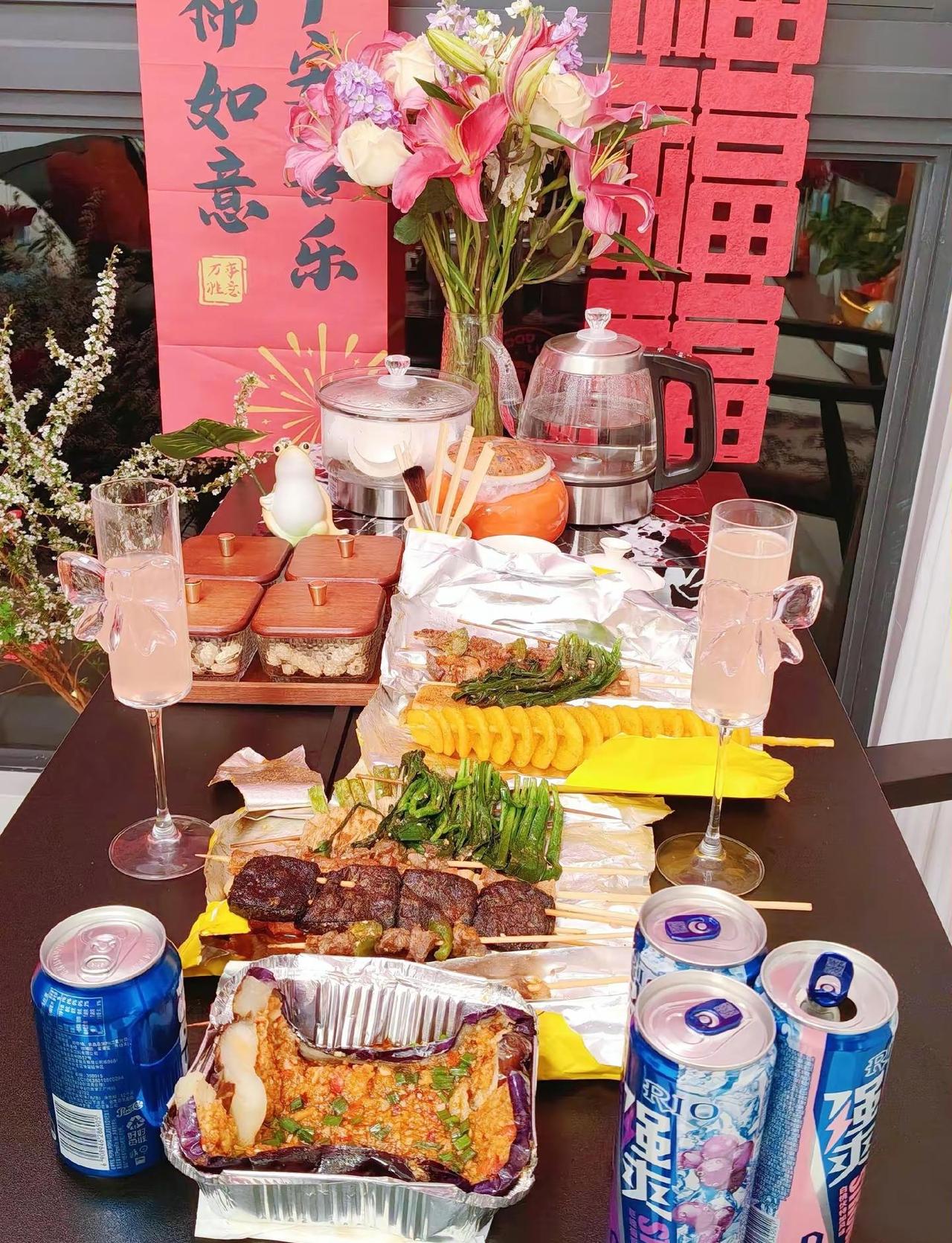 成年人的解压方式，不用迁就，不用解释，小酒两杯，和自己和解， 故事在酒里，心事在