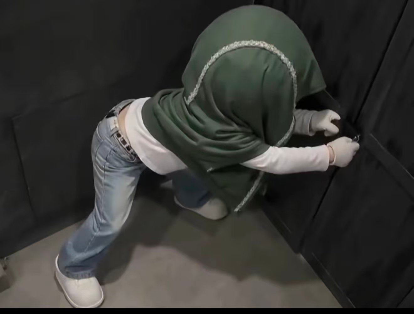 张真源这个锅我背不动密室大逃脱 密室推理名场面笑点拉满，张真源遭众人怀疑卧底，急