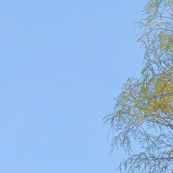 高中地理老师特别冷幽默，有次把我们全班逗的爆笑以后，自己低头，慢慢来了句 齐齐哈